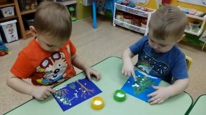 нетрадиционное рисование пальцем "Снег идёт" - первая младшая группа "Сказка"