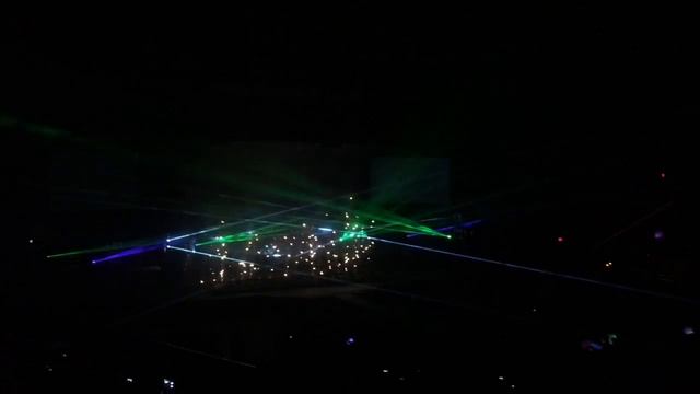 Потрясающее шоу в церкви С САЛЮТОМ на 4 июля. США. смотреть онлайн