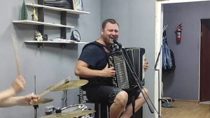 Ау ау ау я тебя все равно найду под баян.