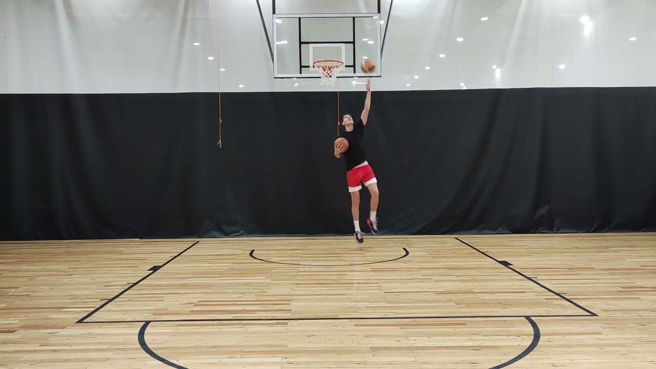 С одной ноги спиной без щита с двумя мячами смотреть онлайн