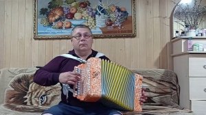 Стоит береза у опушки