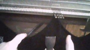 Подробный Мастер класс  Мужская шапка на вязальной машине.