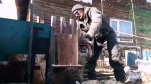 Табурет из сосновой чурки бензопилой