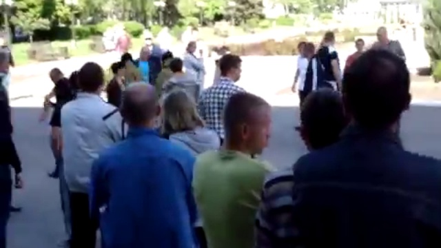 11.05.2014 Красноармейск. Д.Н.Р. Стрельба у избирательного участка