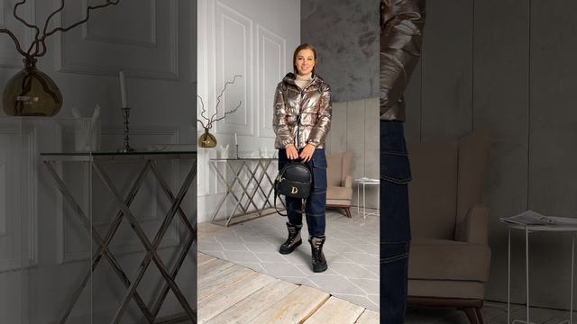 Теплая и трендовая куртка. Больше стильных вещей ➜ vk.com/dillosi_italia#женскаяодежда#куртказимняя