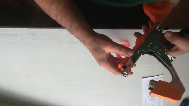 "Tape Tool" -степлер для подвязки растений.Замена ленты. (2 часть)