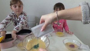 торт радужная радуга внутри с сюрпризом M&M /с рецептом