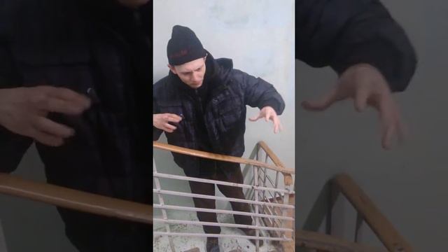 Фрис на лестнице
