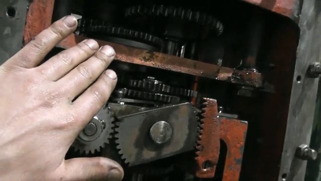 Как работает смазка вертикально сверлильного станка 2Н125 смотреть онлайн