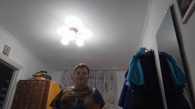 поднял гантелю 2 кг 100 раз обеими руками смотреть онлайн