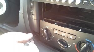 Fiat Scudo 2008 - Разборка передней панели для замены лампочек