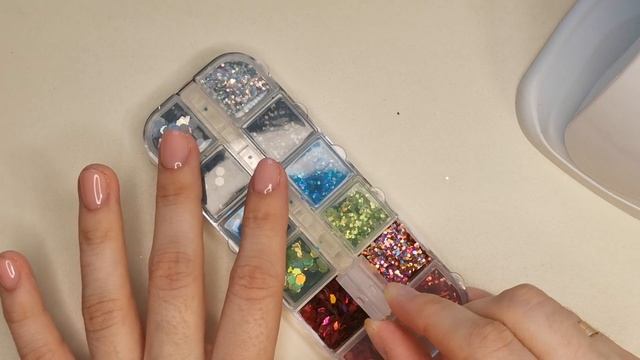 Быстрый дизайн на короткие ногти. Как закрепить СВЕРКАЮЩИЕ ШЕСТИГРАННИКИ.