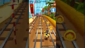 Играю в игру бег поездам Subway Surfers😀😀😀