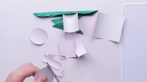 Аппликация. Еловая ветка с новогодними шарами.