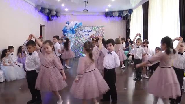 Вальс "ПРОЩАЛЬНЫЙ" ,Выпускной в детском саду №85 смотреть онлайн