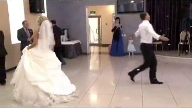 Свадебные приколы. Невероятно красивый свадебный танец смотреть онлайн
