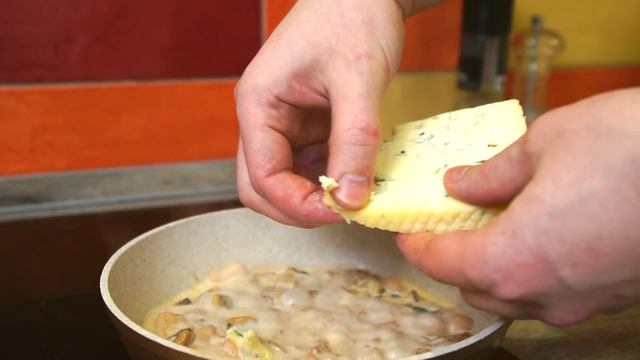 Морепродукты в соусе ГОРГОНЗОЛА!