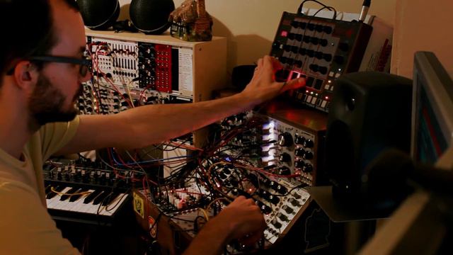 Modular Synthesizer Jam #18 | Chief Thomson playing on Eurorack смотреть онлайн
