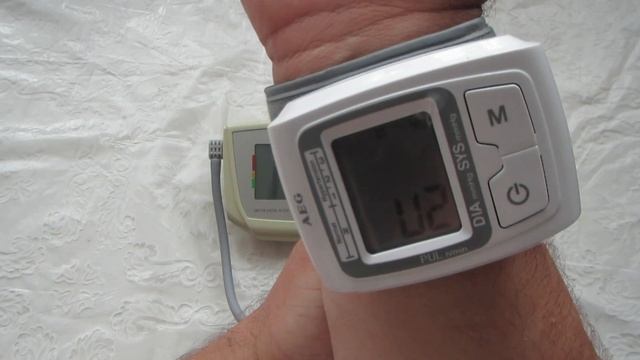 тонометр плечевой и тонометр на запястье тест на точность