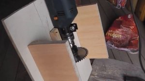 Распиловочный станок из дрели своими руками