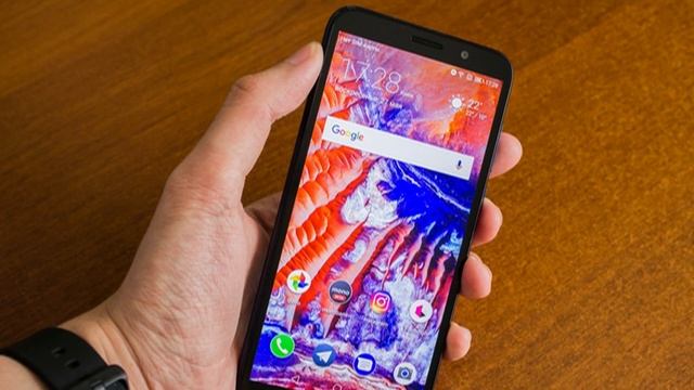 Huawei Y5 2018: бюджетный полноэкранный смартфон с разблокировкой по лицу смотреть онлайн