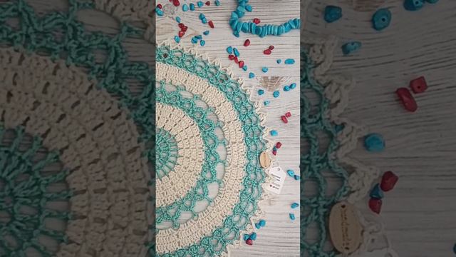 Салфетка мятно-кремовая ажурная. смотреть онлайн