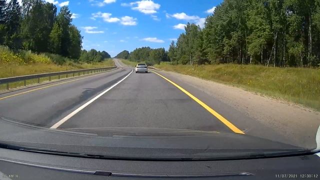 С КОММЕНТАРИЯМИ. Трасса Кострома - Ярославль. Безумный Макс из Питера. Ford не догнал BMW/ASMR смотреть онлайн