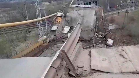 В Смоленской области увеличили группу специалистов на месте обрушения моста в Вязьме
