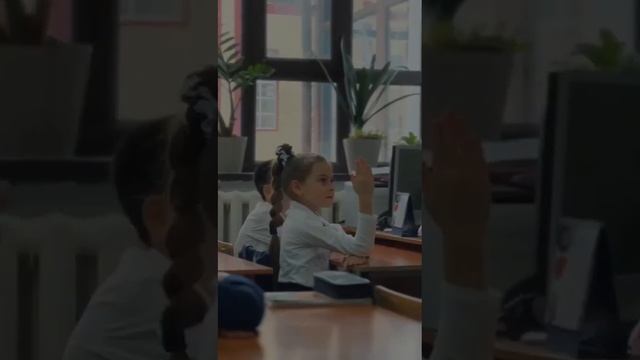 Сегодня полицейские ознакомили школьников с правилами дорожного движения необычным способом! смотреть онлайн