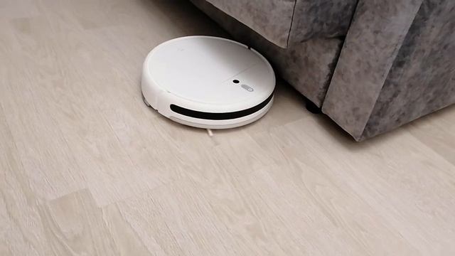 VLOG: Тестируем робот-пылесос. Готовим пирожки смотреть онлайн