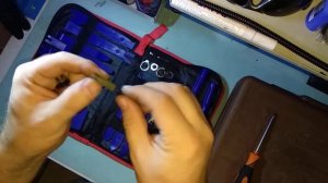 Как выкрутить пластиковый винт в клипсе