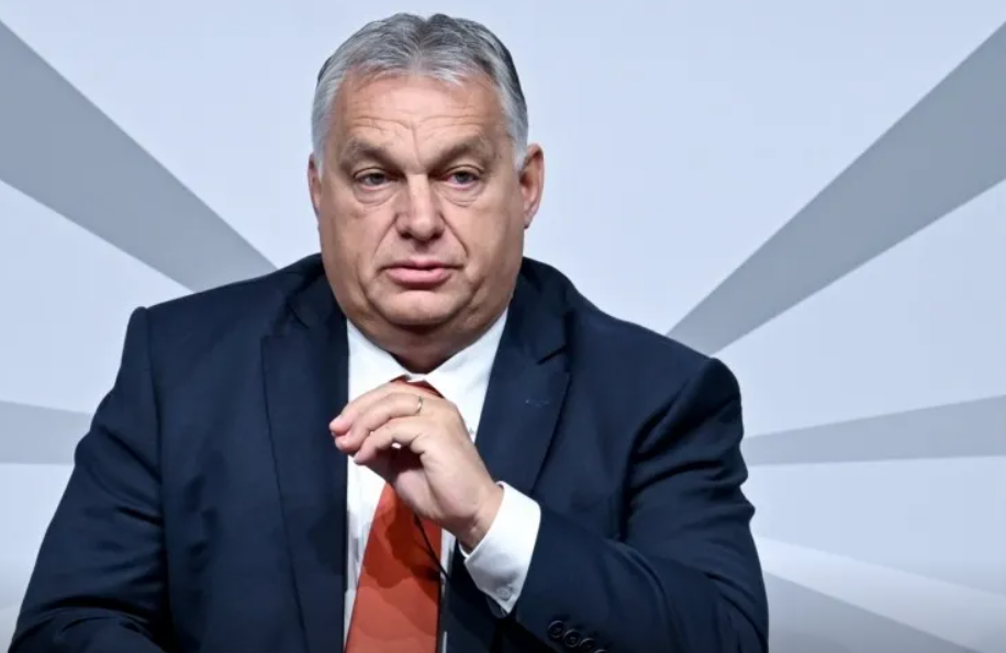 «За пиво в баре полцены не платят»: Орбан высмеял потолок цен на нефть из РФ