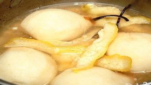 Десерт из груш с мороженым