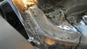 Проблемы с петлёй капота.  Кузовной ремонт.