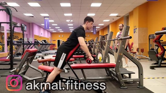 Махи гантели в сторону с упора на скамье. Для средней дельты - техника выполнения смотреть онлайн