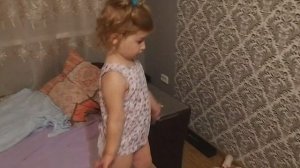 Агата играется