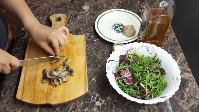 Салат с рукколой и грибами — лёгкий, быстрый и вкусный рецепт смотреть онлайн