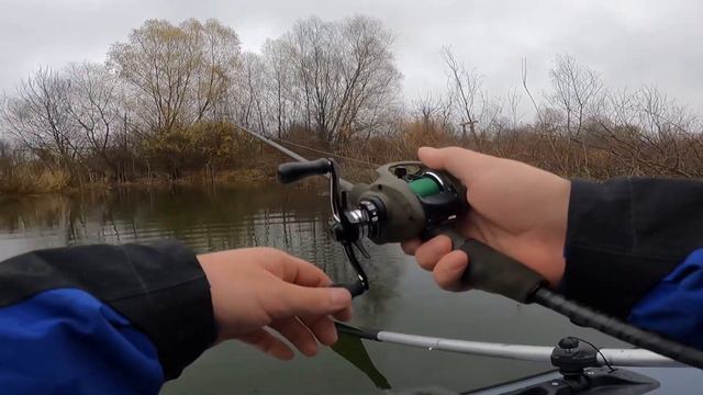 Щука в конце осени или как спасал Jackall SRIDE 125ss смотреть онлайн