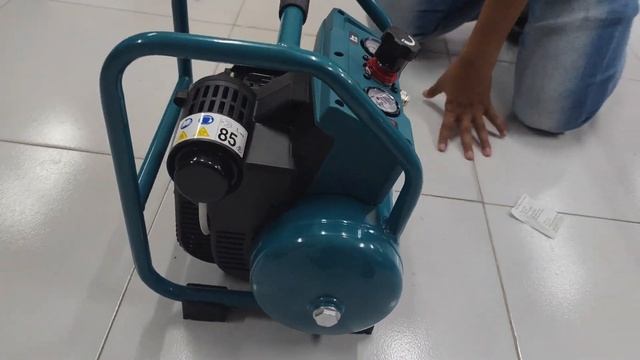 Makita AC001G 40Vmax XGT Brushless Air Compressor смотреть онлайн