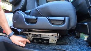 How to Remove Middle Seats from a Nissan Elgrand