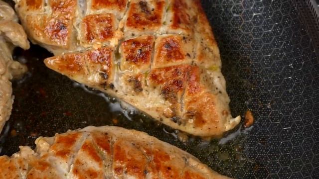 Это самая вкусная куриная грудка  с мексиканским рисом, очень сочный и вкусный рецепт!