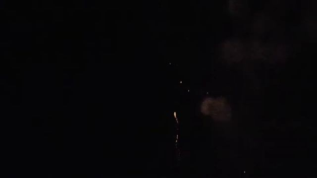 А ещё мы вот так умеем. Салют. Фейерверк смотреть онлайн