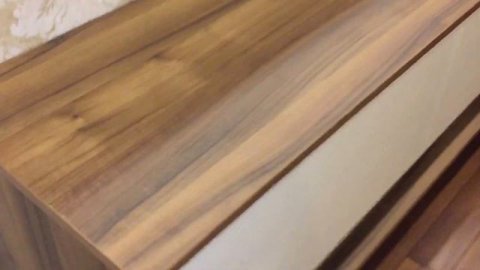 Подвесная тумба в гостиную видео №2. Тумба без ручек, зеркало на стену. Фурнитура Blum. Тумбы Киев.