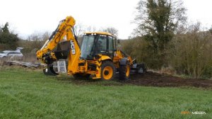 NEW JCB 4CX with full Engcon tilt rotator and control system. The ultimate backhoe loader