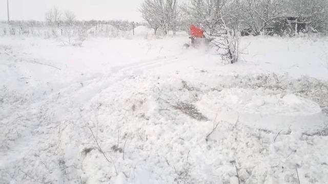 YAMAHA Raptor 660 Жучки на снегу смотреть онлайн