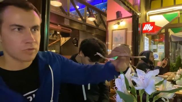 БУСТЕРУ ПРИНЕСЛИ ИСПОРЧЕННЫЙ САЛАТ | УЖАСНОЕ КАФЕ | АНЕКДОТЫ ОТ ЛИКСА смотреть онлайн