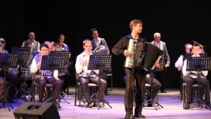 14. "Карело-финская полька" солист Александр Тупиков (аккордеон)