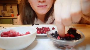 МУКБАНГ|АСМР| ЗАМОРОЖЕННЫЕ ЯГОДЫ И СВЕЖАЯ КЛЮКВА/ MUKBANG FROZEN BERRIES