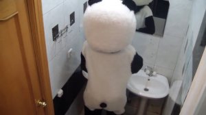 Панда Аралёшка в туалете со своим "дружком"  (ПРИКОЛ)