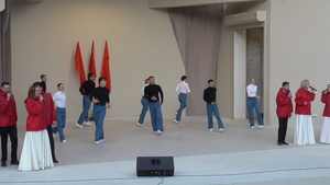 Танцуют и поют песню, песня: У нас молодых